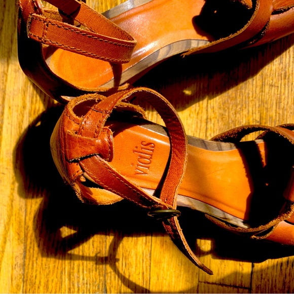 STUNNING 1970’s Wooden Stacked Heel Sandals, Gorgeous Leather 🤎 and Wood 🤎 - Picture 10 of 14